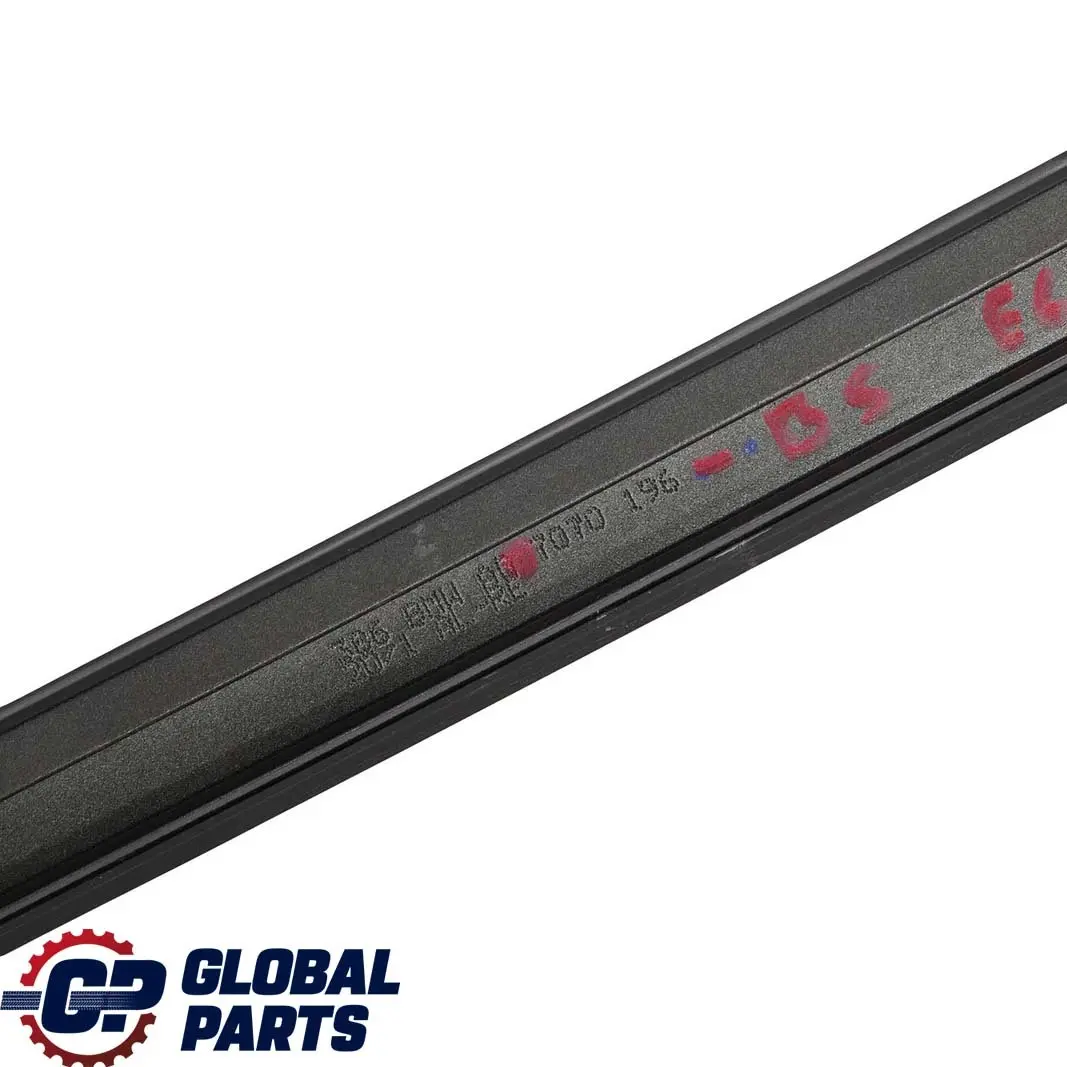 Listwa Dachowa Prawa Czarna Black Sapphire do BMW E60 o numerze 7070196 BMW E60 Listwa Dachowa Prawa Czarna Black Sapphire - SKU 7070196-BS - Numer Części 7070196