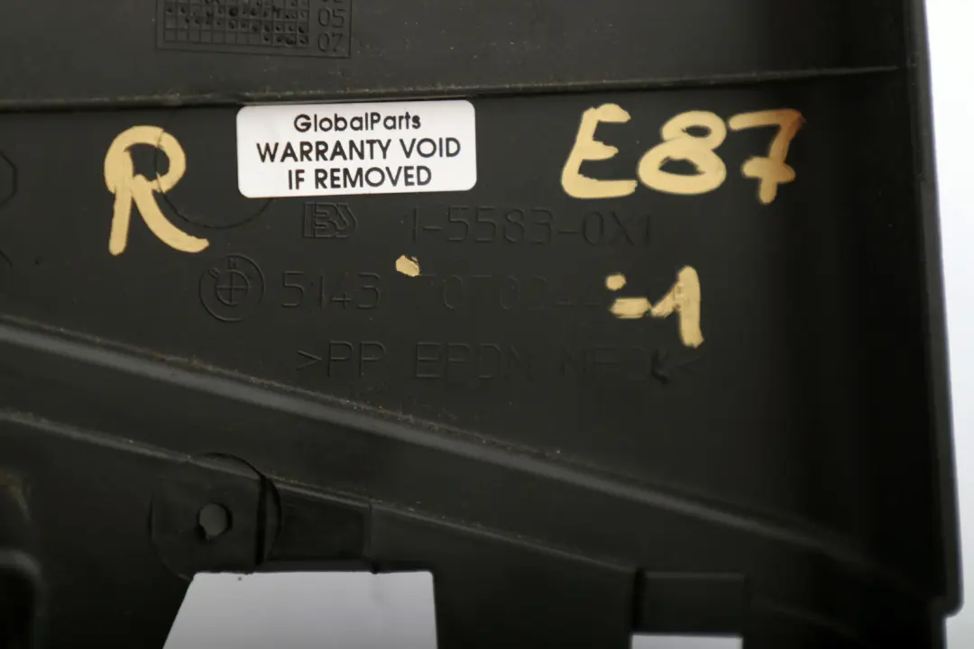 Tapa Columna B Superior Derecha Embellecedor Negro 7070244 para BMW E87 E87N LCI con número de pieza 8036298 BMW E87 E87N LCI Tapa Columna B Superior Derecha Embellecedor Negro 7070244 - SKU 7070244-1 - Número de pieza 8036298