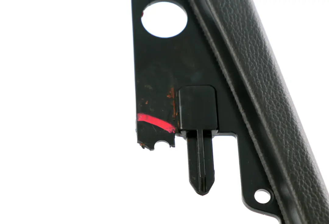 Série 7 E65 Console Centrale Porte-Boisson Base Cuir Noir pour BMW à propos du numéro de pièce 7044494 BMW Série 7 E65 Console Centrale Porte-Boisson Base Cuir Noir - SKU 7070272-1 - Numéro de pièce 7044494