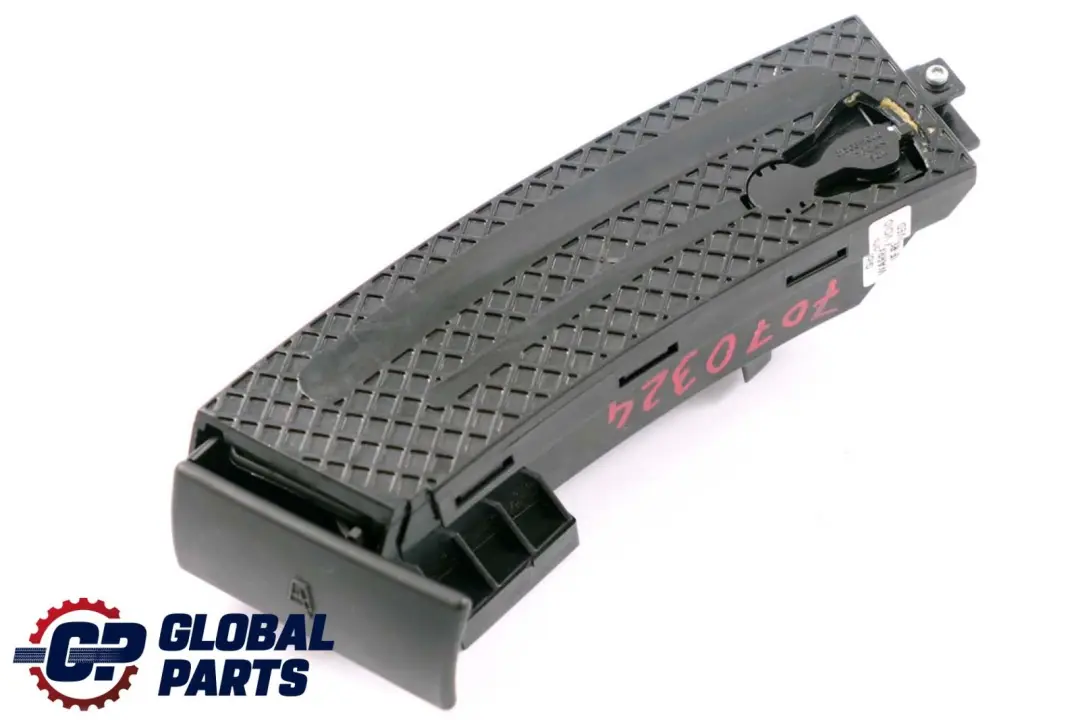 Getränkehalter Rechts Schwarz 7068448 für BMW Z4 er E85 E86 mit Teilenummer 7070324 BMW Z4 er E85 E86 Getränkehalter Rechts Schwarz 7068448 - SKU 7070324 - Teilenummer 7070324