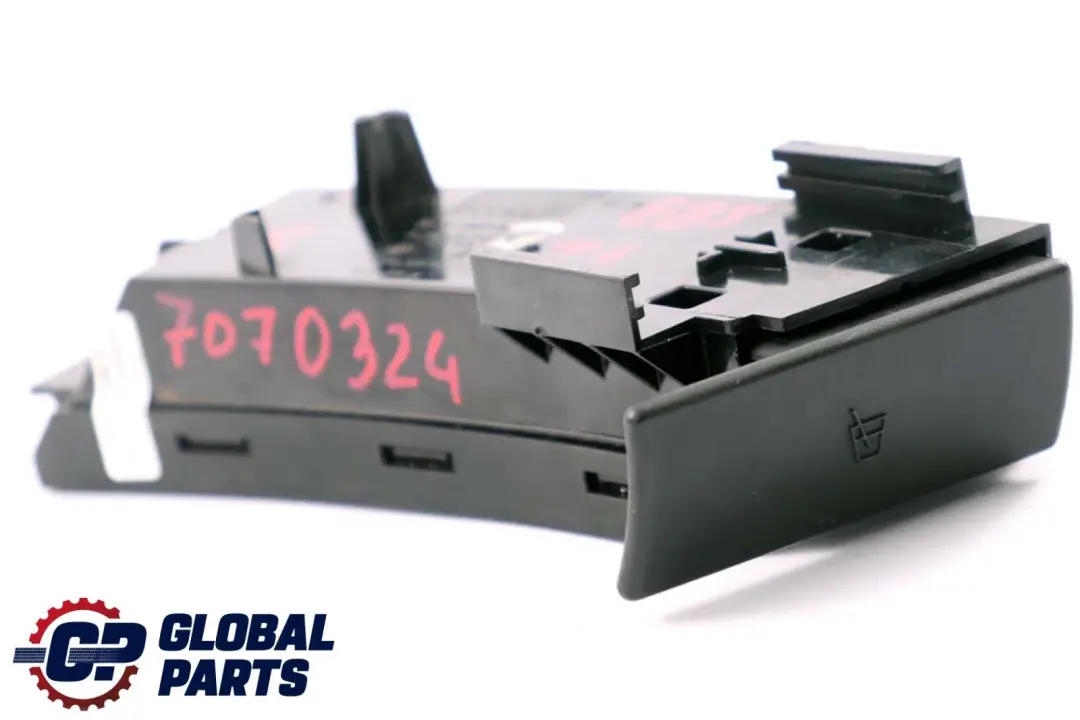 Getränkehalter Rechts Schwarz 7068448 für BMW Z4 er E85 E86 mit Teilenummer 7070324 BMW Z4 er E85 E86 Getränkehalter Rechts Schwarz 7068448 - SKU 7070324 - Teilenummer 7070324