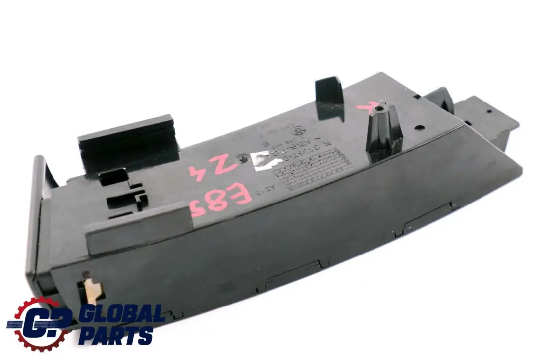 Getränkehalter Rechts Schwarz 7068448 für BMW Z4 er E85 E86 mit Teilenummer 7070324 BMW Z4 er E85 E86 Getränkehalter Rechts Schwarz 7068448 - SKU 7070324 - Teilenummer 7070324