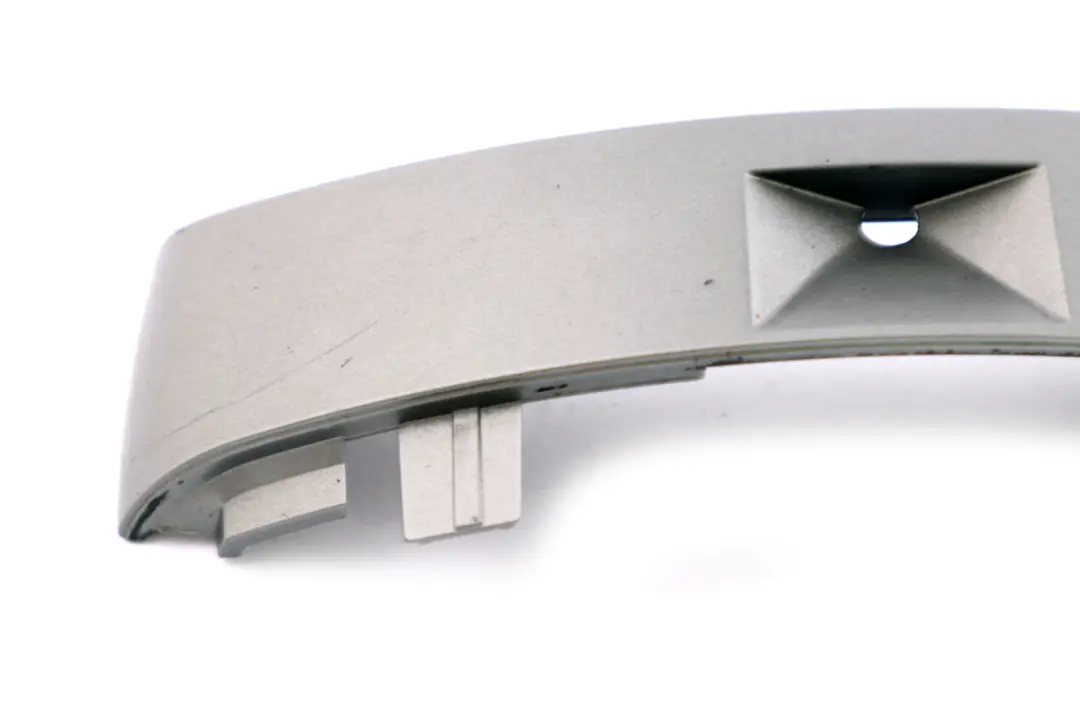 Tapa Apoyabrazos Central Delantero Plata Oscuro 7070550 para BMW E65 E66 E67 con número de pieza 7070553 BMW E65 E66 E67 Tapa Apoyabrazos Central Delantero Plata Oscuro 7070550 - SKU 7070553 - Número de pieza 7070553