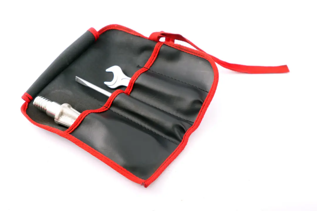 Attelage Charniere Crochet pour BMW E53 E60 E61 E63 E70 E71 E81 E85 E87 E90 à propos du numéro de pièce 7070643 BMW E53 E60 E61 E63 E70 E71 E81 E85 E87 E90 Attelage Charniere Crochet - SKU 7070643-1 - Numéro de pièce 7070643