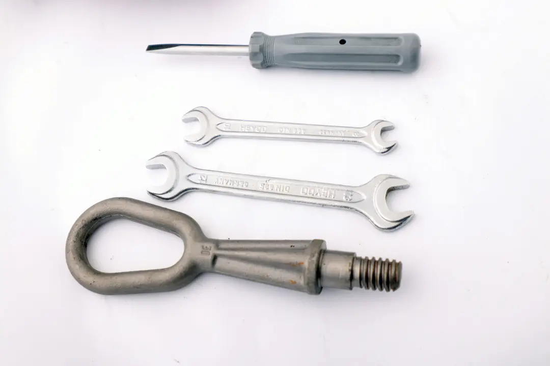 BMW E53 E60 E61 E63 E65 E70 E71 E81 E85 E87 E90 E91 Towing Eye Hinge Hook Tools - SKU 7070643-2 - Part number 57070643