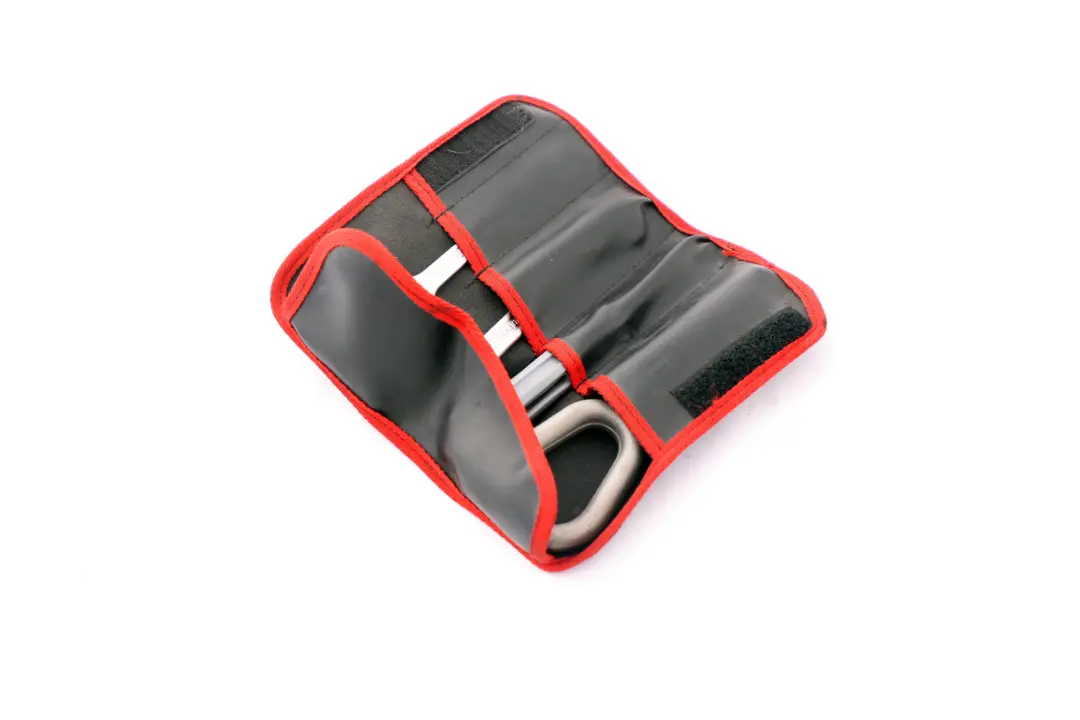 BMW E53 E60 E61 E63 E7 E70 E7 E81 E85 E87 E90 E91 Abschleppöse - SKU 7070643-2 - Teilenummer 57070643