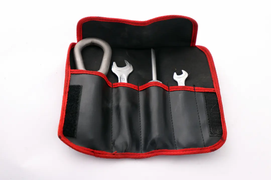 Abschleppöse für BMW E53 E60 E61 E63 E7 E70 E7 E81 E85 E87 E90 E91 mit Teilenummer 57070643 BMW E53 E60 E61 E63 E7 E70 E7 E81 E85 E87 E90 E91 Abschleppöse - SKU 7070643-2 - Teilenummer 57070643