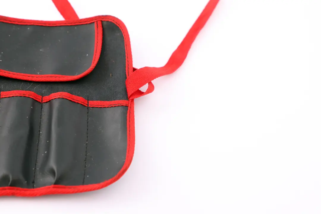 Etui na narzędzia pokrowiec do BMW E60 E70 E87 E90 o numerze 57070643 BMW E60 E70 E87 E90 Etui na narzędzia pokrowiec - SKU 7070643-4 - Numer Części 57070643