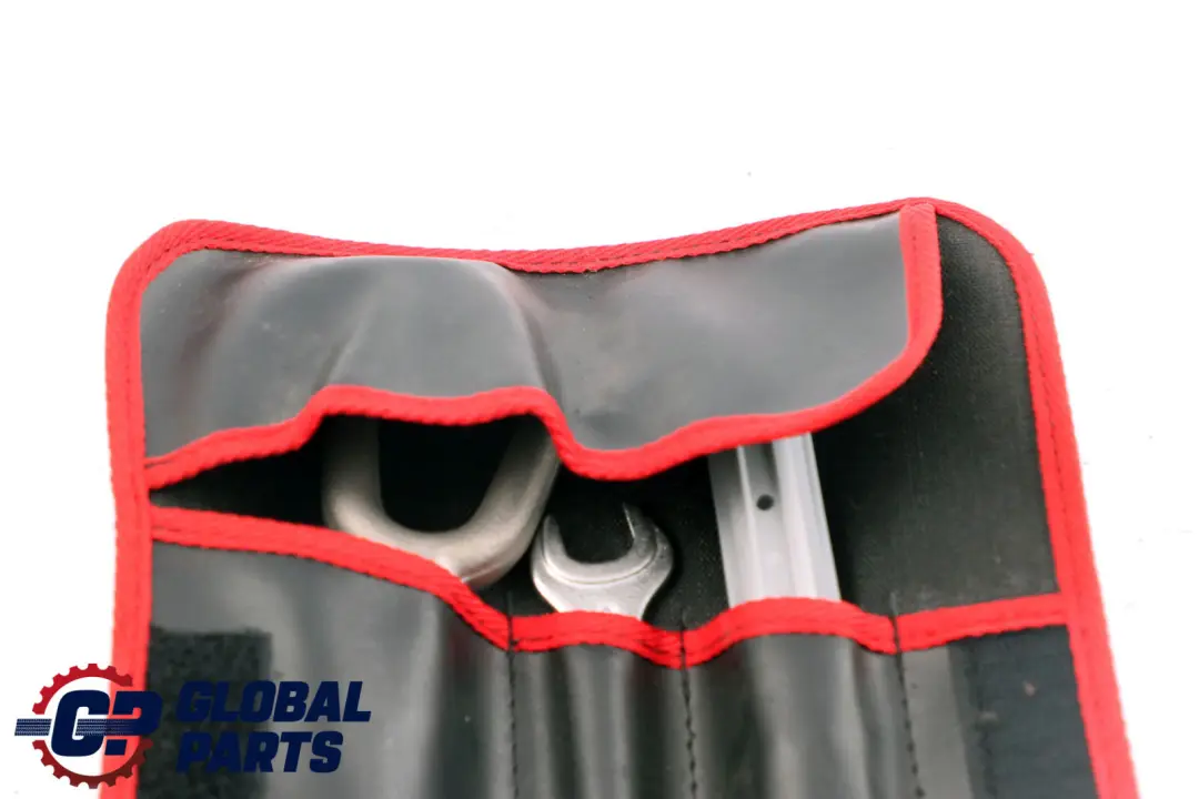 Estuche Herramientas Gancho Remolque para BMW X5 E53 E60 E61 E63 E87 E90 E91 con número de pieza 7070643 BMW X5 E53 E60 E61 E63 E87 E90 E91 Estuche Herramientas Gancho Remolque - SKU 7070643-6 - Número de pieza 7070643