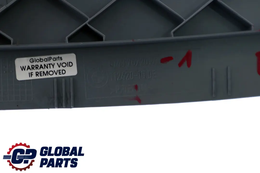 Tapa Columna Pilar C Izquierda Alaskagrau Gris para BMW E81 con número de pieza 7072017 BMW E81 Tapa Columna Pilar C Izquierda Alaskagrau Gris - SKU 7072017-1 - Número de pieza 7072017