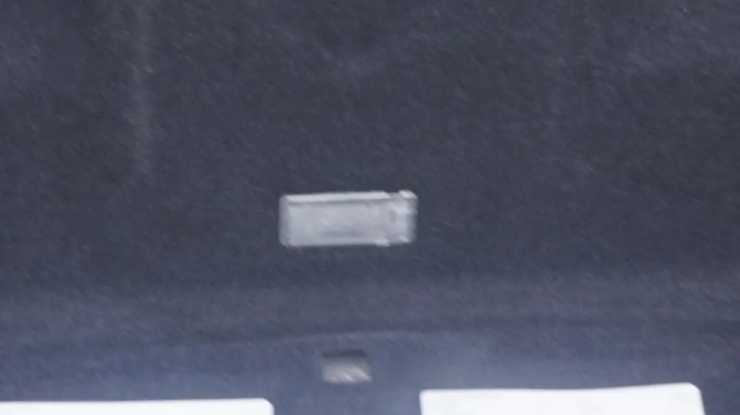 Couverture du panneau de garniture central du coffre a bagages pour BMW E60 - à propos du numéro de pièce 7122193 BMW E60 - Couverture du panneau de garniture central du coffre a bagages - SKU 7072070 - Numéro de pièce 7122193