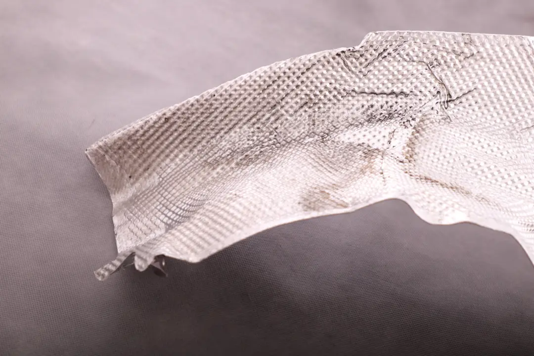 Piastra di Isolamento Termico Della Parete Anteriore per BMW E84 E90 E91 E93 con numero di parte 7072693 BMW E84 E90 E91 E93 Piastra di Isolamento Termico Della Parete Anteriore - SKU 7072693 - Numero di parte 7072693