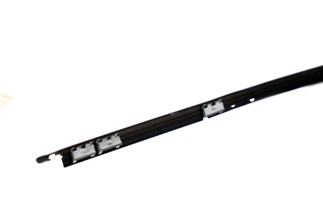 Anteriore Destra Finestra Telaio Top Porta Nero per BMW E60 E61 LCI con numero di parte 7072884 BMW E60 E61 LCI Anteriore Destra Finestra Telaio Top Porta Nero - SKU 7072884 - Numero di parte 7072884