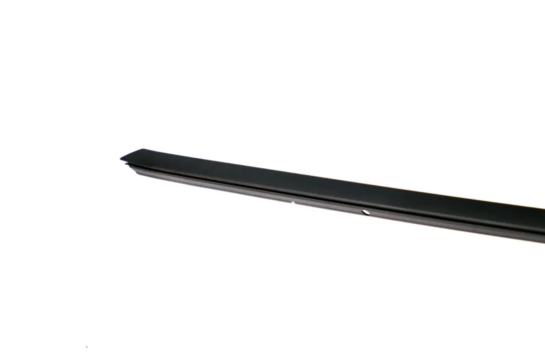 Anteriore Destra Finestra Telaio Top Porta Nero per BMW E60 E61 LCI con numero di parte 7072884 BMW E60 E61 LCI Anteriore Destra Finestra Telaio Top Porta Nero - SKU 7072884 - Numero di parte 7072884