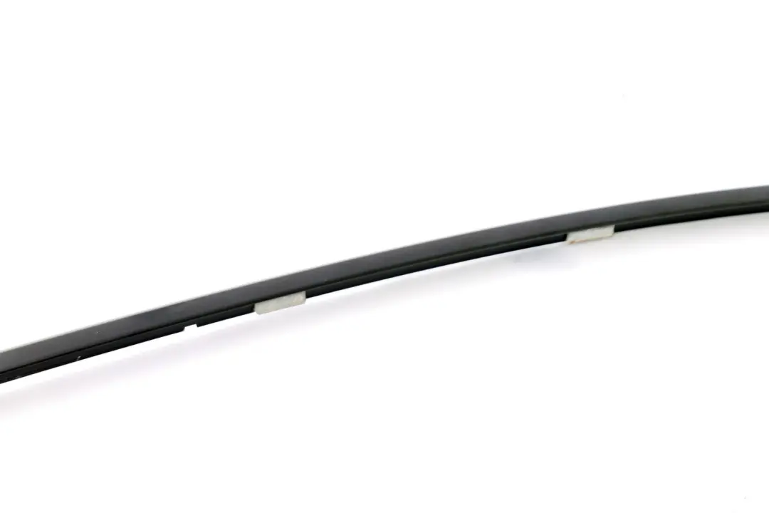 Acabado Marco Ventana Superior Puerta Trasera Izquierda Negro para BMW E60 E60N LCI con número de pieza 7072887 BMW E60 E60N LCI Acabado Marco Ventana Superior Puerta Trasera Izquierda Negro - SKU 7072887 - Número de pieza 7072887