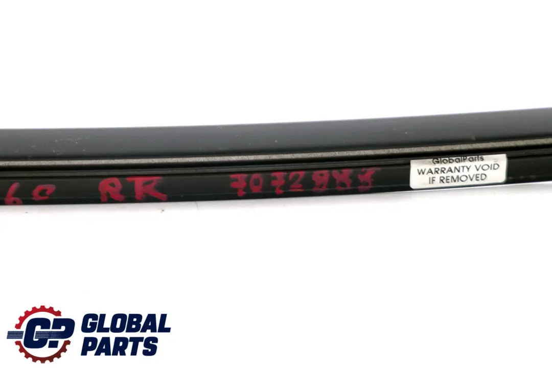 Puerta Trasera Derecha Marco Ventana Acabado Negro Schwarz para BMW E60 E60N con número de pieza 7072888 BMW E60 E60N Puerta Trasera Derecha Marco Ventana Acabado Negro Schwarz - SKU 7072888 - Número de pieza 7072888