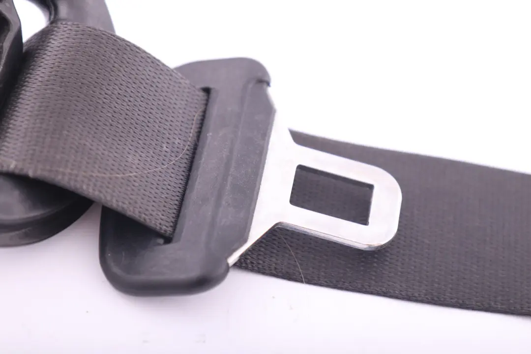 Ceinture supérieure de siège de sécurité avant gauche Basalt Grey pour BMW E63 à propos du numéro de pièce 7073543 BMW E63 Ceinture supérieure de siège de sécurité avant gauche Basalt Grey - SKU 7073543 - Numéro de pièce 7073543