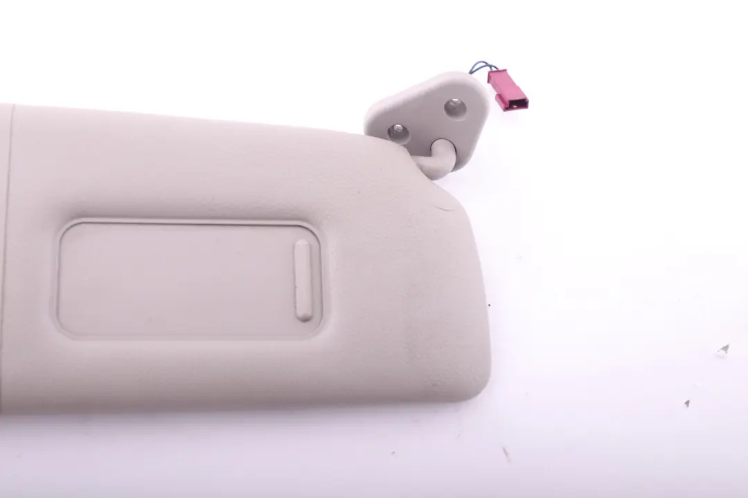 Sonnenblende Make-Up-Leuchte Rechts Himmelblau für BMW 6 er E63 mit Teilenummer 7073572 BMW 6 er E63 Sonnenblende Make-Up-Leuchte Rechts Himmelblau - SKU 7073572 - Teilenummer 7073572