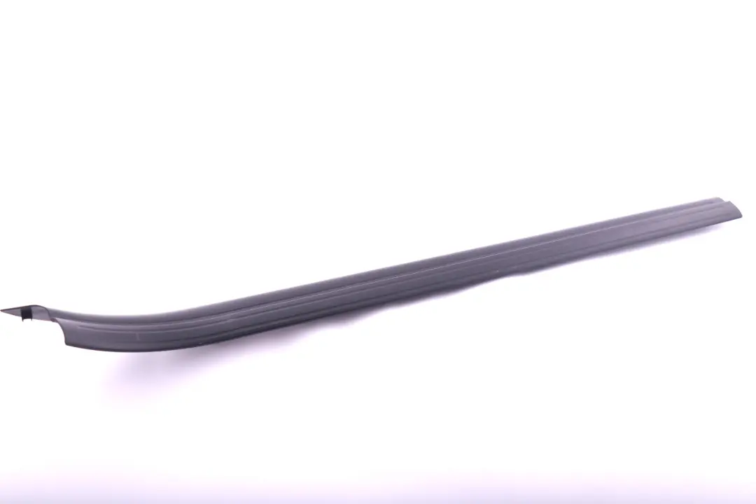 E63N E64 Bandella di Protezione Ingresso Interno Destro Nero per BMW 6 E63 con numero di parte 7073886 BMW 6 E63 E63N E64 Bandella di Protezione Ingresso Interno Destro Nero - SKU 7073886 - Numero di parte 7073886