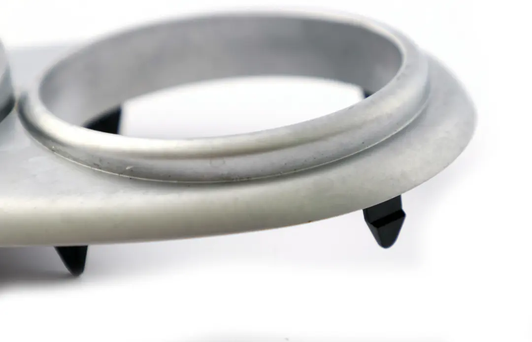 Apertura Apriporta Interno SX Bianco Argento per Mini Cooper R50 R52 R53 con numero di parte 7075817 Mini Cooper R50 R52 R53 Apertura Apriporta Interno SX Bianco Argento - SKU 7075817 - Numero di parte 7075817