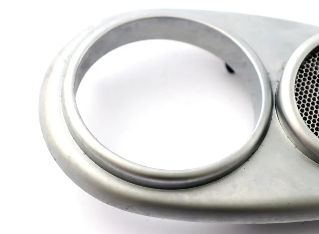 Copertura Altoparlante Interno Destro Bianco Argento per Mini Cooper One R50 R52 con numero di parte 7075818 Mini Cooper One R50 R52 Copertura Altoparlante Interno Destro Bianco Argento - SKU 7075818 - Numero di parte 7075818