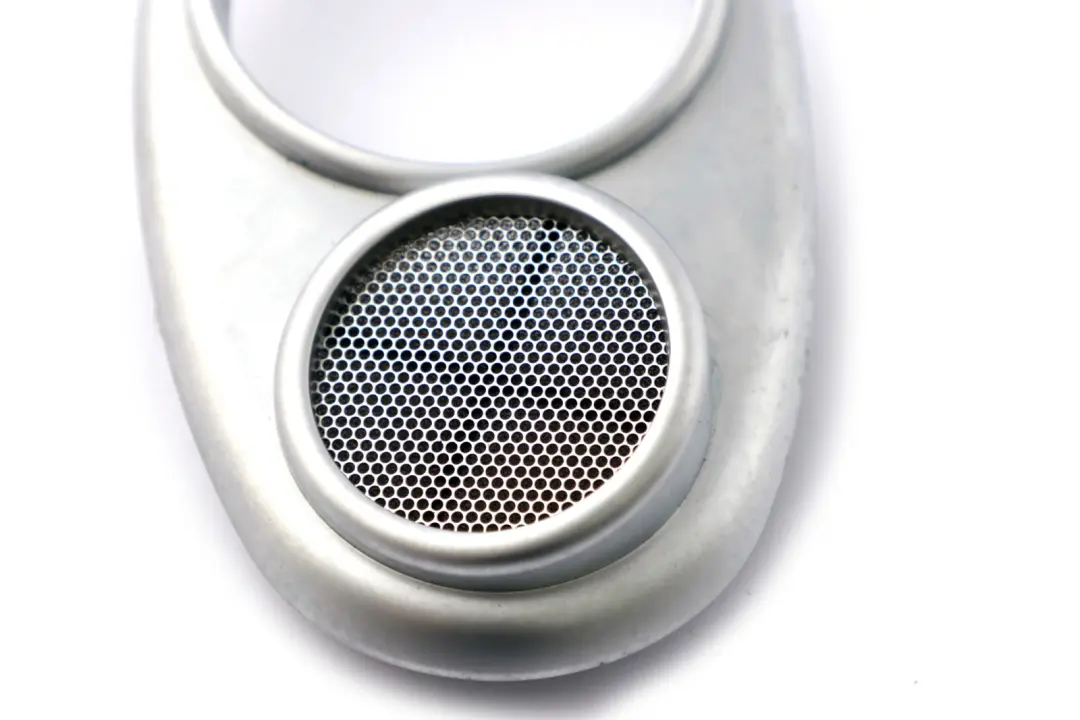 Cubierta Altavoz Abridor Puerta Derecho Blanco Plateado para Mini Cooper One R50 R52 con número de pieza 7075818 Mini Cooper One R50 R52 Cubierta Altavoz Abridor Puerta Derecho Blanco Plateado - SKU 7075818 - Número de pieza 7075818