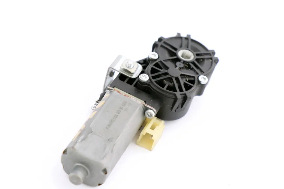 Silnik Napęd Regulacji Fotela do BMW E60 E61 E65 E70 o numerze 7075943 BMW E60 E61 E65 E70 Silnik Napęd Regulacji Fotela - SKU 7075943-5 - Numer Części 7075943