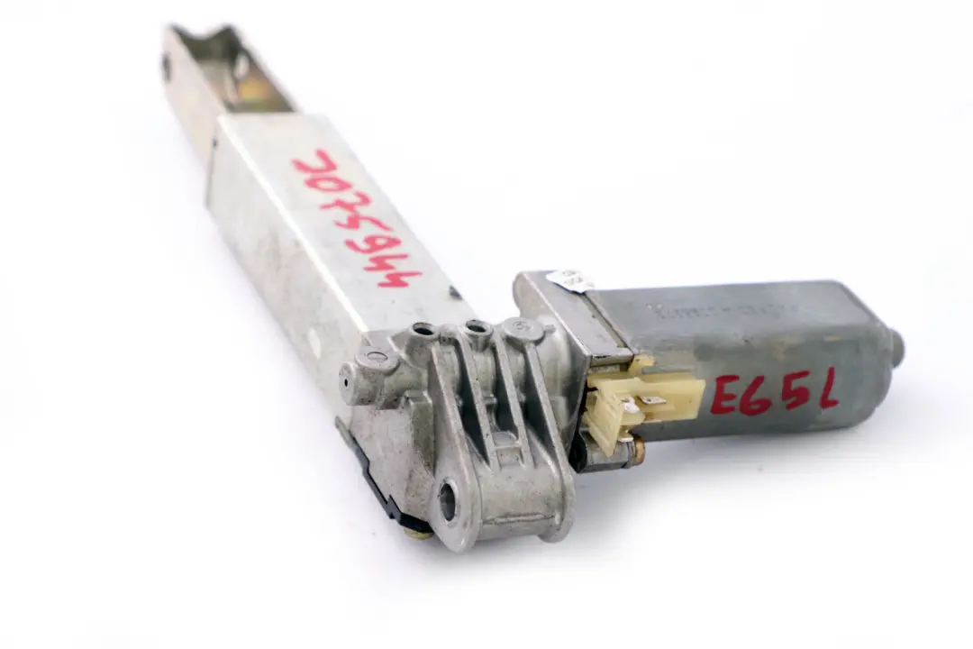 BMW E60 E65 Napęd silniczek fotela prawy 8320447 - SKU 7075944 - Numer Części 7075944