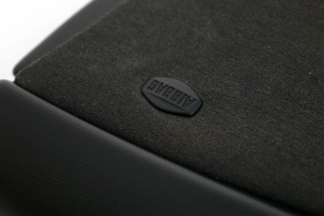 Door Card Cloth Trim Panel Front Right Anthracite para BMW E60 E61 con número de pieza 7076154 BMW E60 E61 Door Card Cloth Trim Panel Front Right Anthracite - SKU 7076154 - Número de pieza 7076154