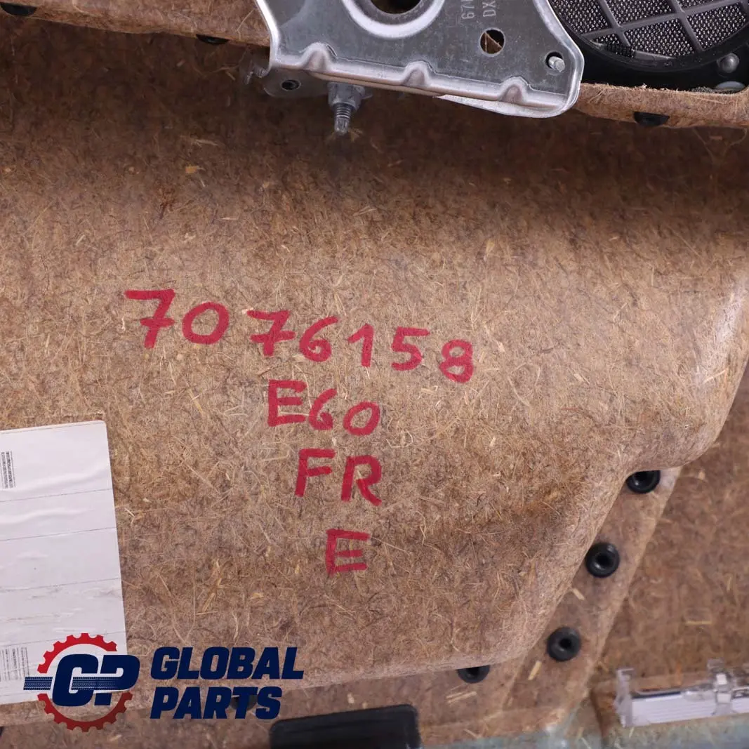 Pannello Porta Davanti Destra Tessuto Edward Grigio per BMW E60 E61 con numero di parte 7076158 BMW E60 E61 Pannello Porta Davanti Destra Tessuto Edward Grigio - SKU 7076158 - Numero di parte 7076158