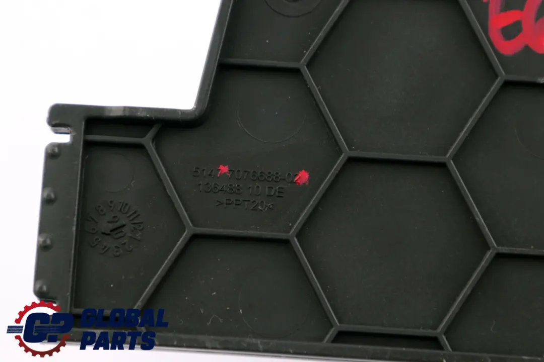 Plaque de Separation Revetement Gepackraummulde pour BMW 5 Serie E60 E60N à propos du numéro de pièce 7076688 BMW 5 Serie E60 E60N Plaque de Separation Revetement Gepackraummulde - SKU 7076688 - Numéro de pièce 7076688