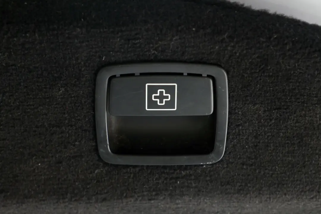 Klappe Gepäckraum Rechts Anthrazit für BMW 5 er E61 E61N mit Teilenummer 7076958 BMW 5 er E61 E61N Klappe Gepäckraum Rechts Anthrazit - SKU 7076958 - Teilenummer 7076958