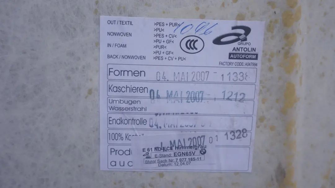 Podsufitka szara BMW E61 E61N do o numerze 7077185 Podsufitka szara BMW E61 E61N - SKU 7077185 - Numer Części 7077185