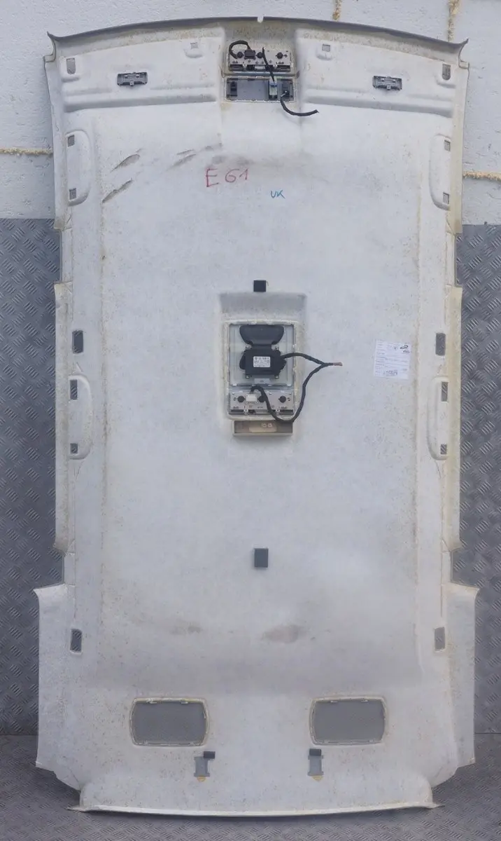 Podsufitka szara BMW E61 E61N do o numerze 7077185 Podsufitka szara BMW E61 E61N - SKU 7077185 - Numer Części 7077185