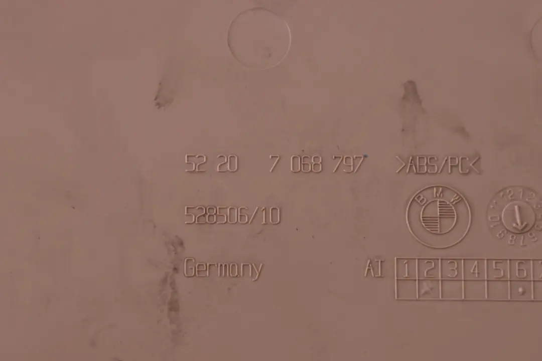 Armrest Panel Rear Seats Beige 7068797 to BMW 5 Series E60 E61 LCI with Part number 7077340 BMW 5 Series E60 E61 LCI Armrest Panel Rear Seats Beige 7068797 - SKU 7077340 - Part number 7077340