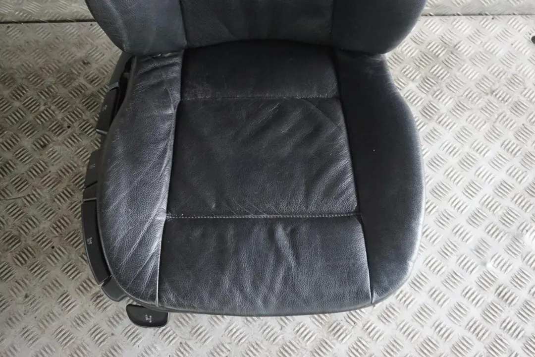 Front Right O/S Seat Black Leather Dakota Manual to BMW X5 Series E53 with Part number 7077548 BMW X5 Series E53 Front Right O/S Seat Black Leather Dakota Manual - SKU 7077548-2 - Part number 7077548