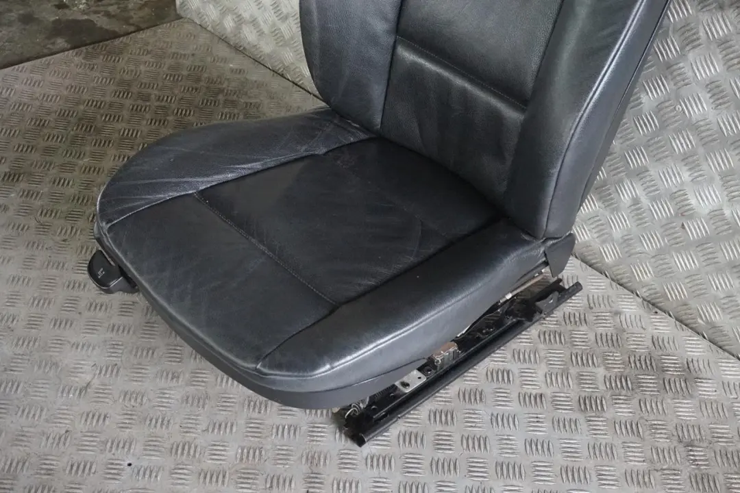 Front Right O/S Seat Black Leather Dakota Manual to BMW X5 Series E53 with Part number 7077548 BMW X5 Series E53 Front Right O/S Seat Black Leather Dakota Manual - SKU 7077548-2 - Part number 7077548