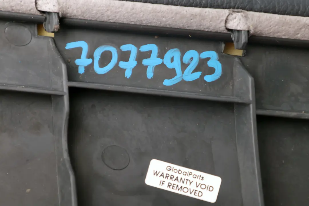 Pezzo Laterale Posteriore Sinistra pelle Nera per BMW X5 E53 con numero di parte 7077923 BMW X5 E53 Pezzo Laterale Posteriore Sinistra pelle Nera - SKU 7077923 - Numero di parte 7077923