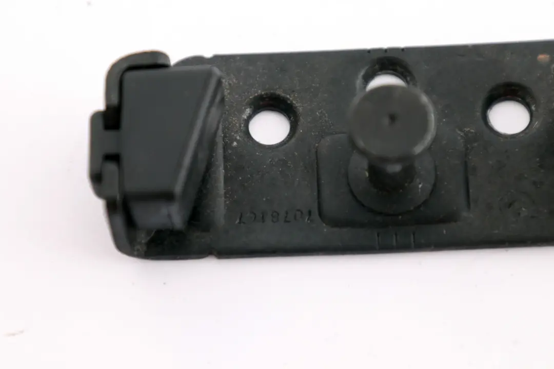 Staffa di Chiusura Portellone per BMW E81 E82 E87 E88 E90 E92 con numero di parte 7078167 BMW E81 E82 E87 E88 E90 E92 Staffa di Chiusura Portellone - SKU 7078167 - Numero di parte 7078167