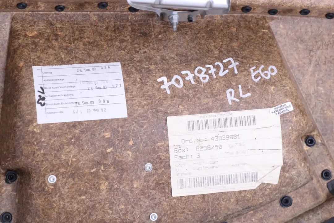 Puerta Tarjeta Forro Tela Panel Trasero Izquierdo Antracita para BMW E60 E61 con número de pieza 7078727 BMW E60 E61 Puerta Tarjeta Forro Tela Panel Trasero Izquierdo Antracita - SKU 7078727 - Número de pieza 7078727