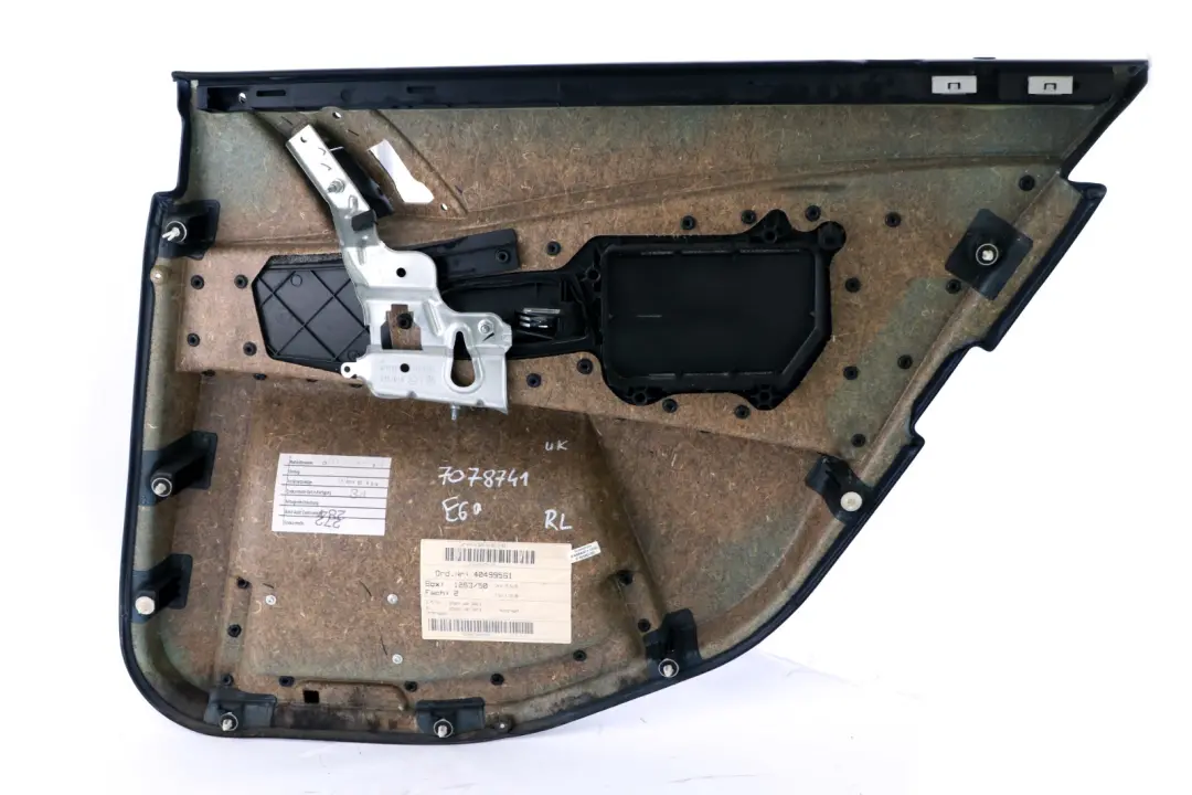 Boczek tapicerka drzwi lewa lewy tył do BMW E60 E61 o numerze 7078741 BMW E60 E61 Boczek tapicerka drzwi lewa lewy tył - SKU 7078741 - Numer Części 7078741