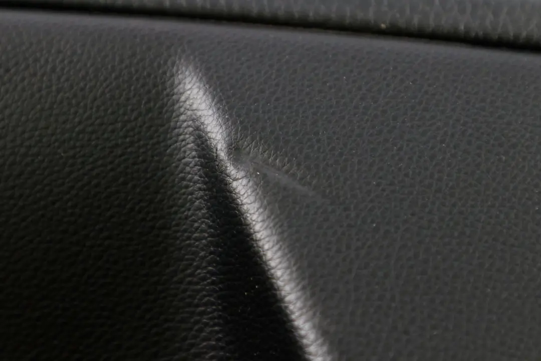 Türverkleidung Leder Hinten Rechts Schwarz für BMW 5 er E60 E61 mit Teilenummer 7078742 BMW 5 er E60 E61 Türverkleidung Leder Hinten Rechts Schwarz - SKU 7078742 - Teilenummer 7078742