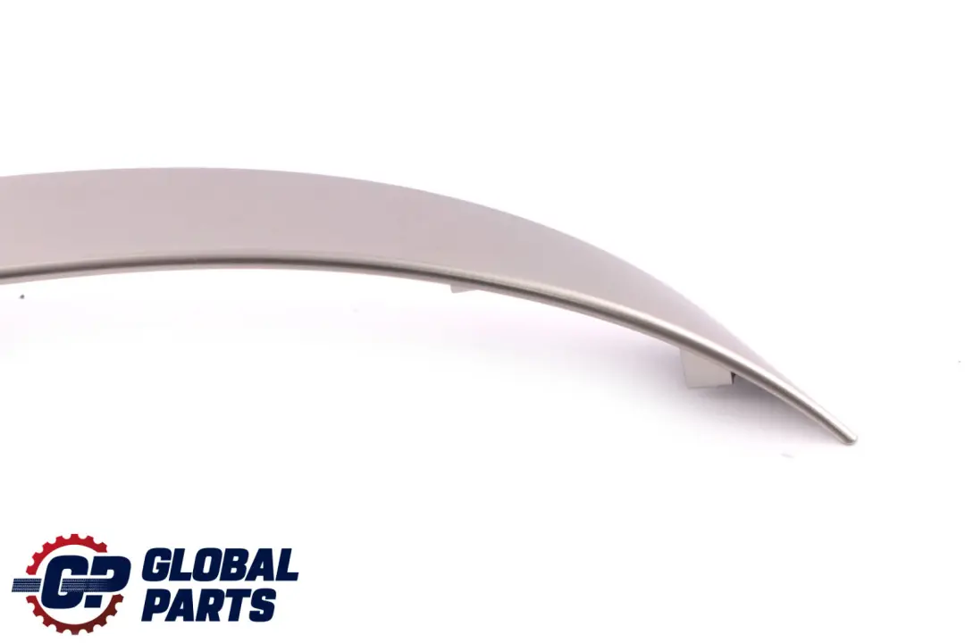 Manija Parte Superior Trasera Izquierda Titan II Dunkel para BMW E60 E61 con número de pieza 7079441 BMW E60 E61 Manija Parte Superior Trasera Izquierda Titan II Dunkel - SKU 7079441 - Número de pieza 7079441