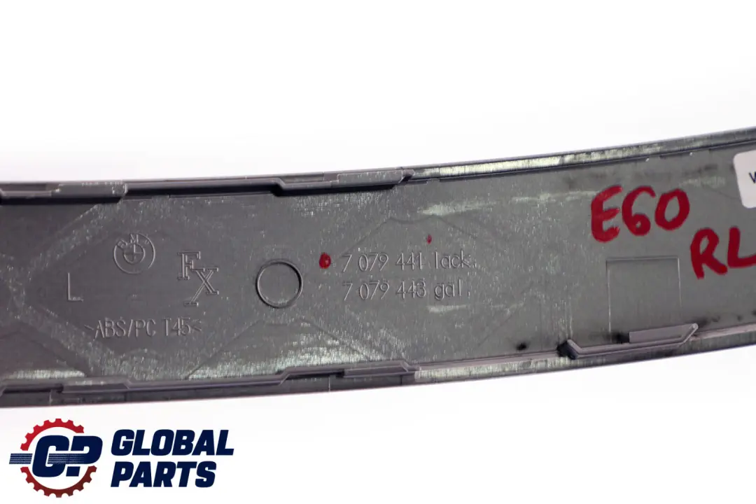 Manija Parte Superior Trasera Izquierda Titan II Dunkel para BMW E60 E61 con número de pieza 7079441 BMW E60 E61 Manija Parte Superior Trasera Izquierda Titan II Dunkel - SKU 7079441 - Número de pieza 7079441