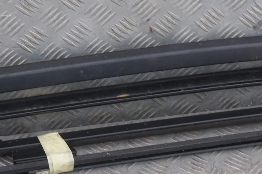 Set Dach Reling Links Rechts O/ Schwarz Saphir für BMW E61 Touring mit Teilenummer 7079946 BMW E61 Touring Set Dach Reling Links Rechts O/ Schwarz Saphir - SKU 7079945-BS - Teilenummer 7079946