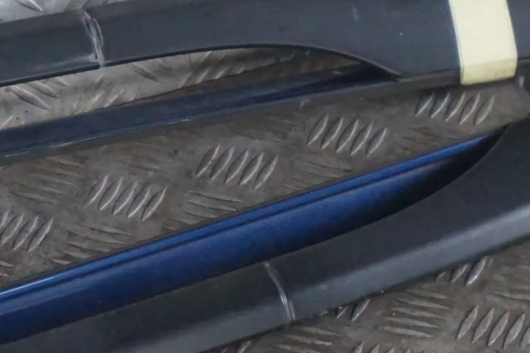 Set Roof Railing Bars Left Right N/O/S Le Mans Blue to BMW 5 Series E61 Touring with Part number 7079946 BMW 5 Series E61 Touring Set Roof Railing Bars Left Right N/O/S Le Mans Blue - SKU 7079945-LMB - Part number 7079946