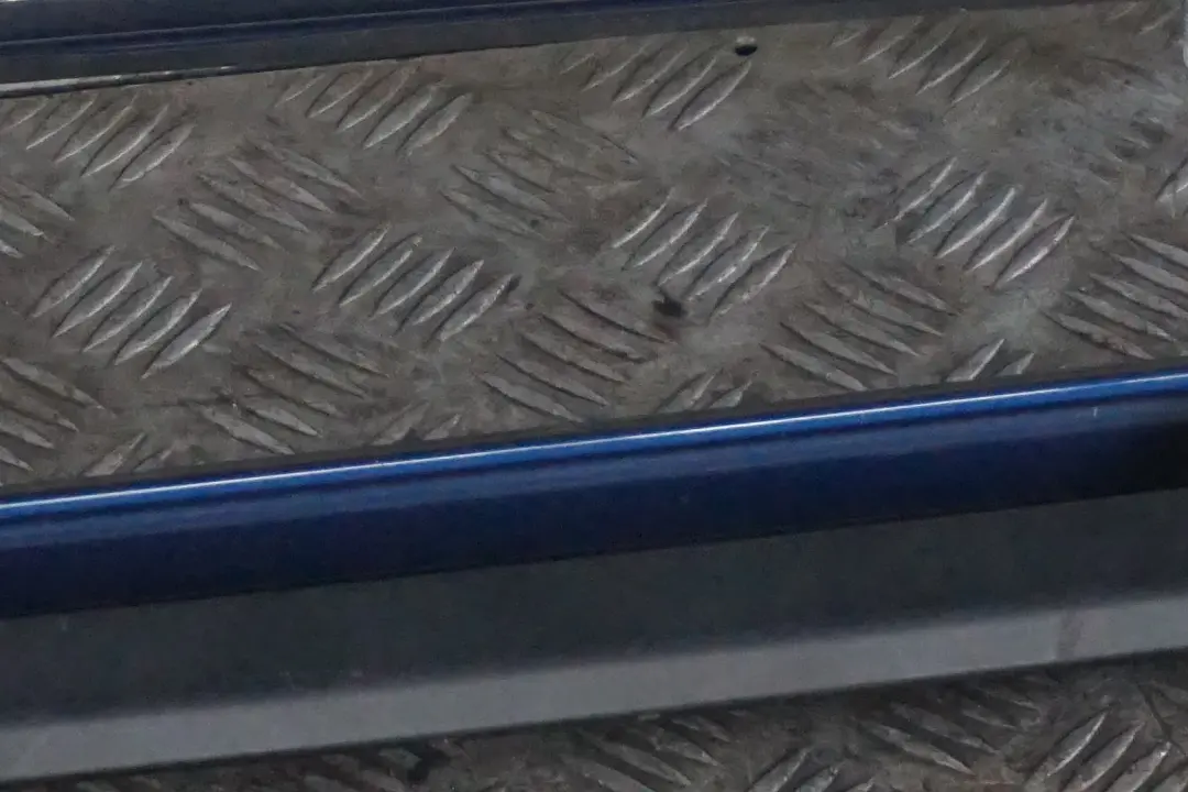 Set Roof Railing Bars Left Right N/O/S Le Mans Blue to BMW 5 Series E61 Touring with Part number 7079946 BMW 5 Series E61 Touring Set Roof Railing Bars Left Right N/O/S Le Mans Blue - SKU 7079945-LMB - Part number 7079946