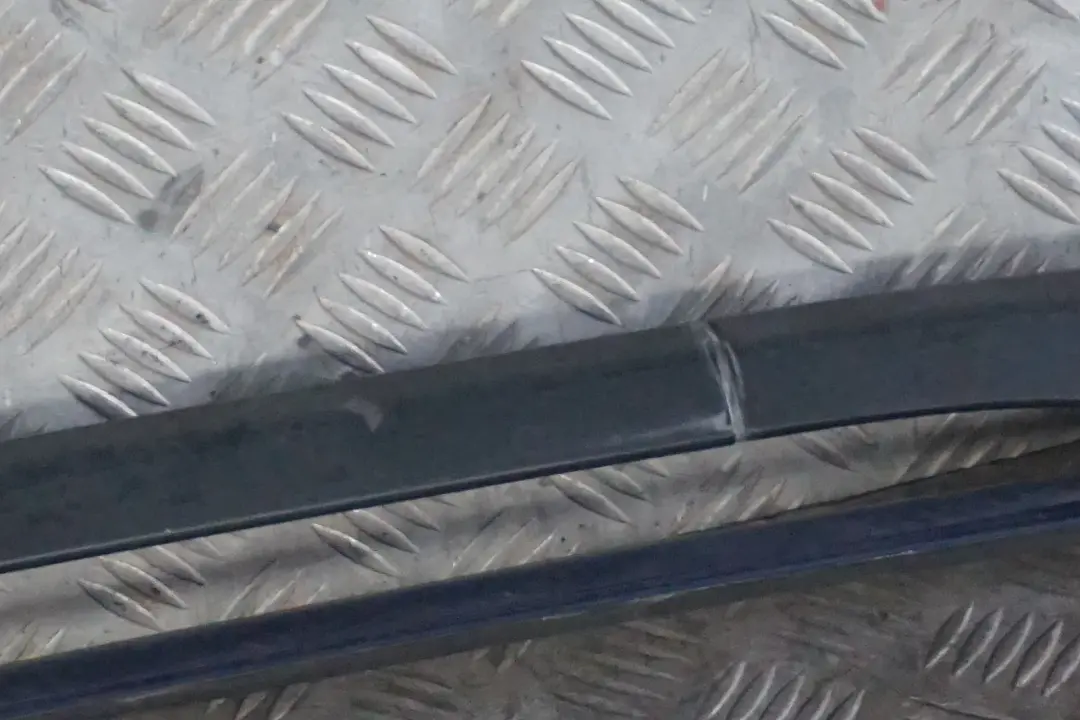 Set Roof Railing Bars Left Right N/O/S Le Mans Blue to BMW 5 Series E61 Touring with Part number 7079946 BMW 5 Series E61 Touring Set Roof Railing Bars Left Right N/O/S Le Mans Blue - SKU 7079945-LMB - Part number 7079946