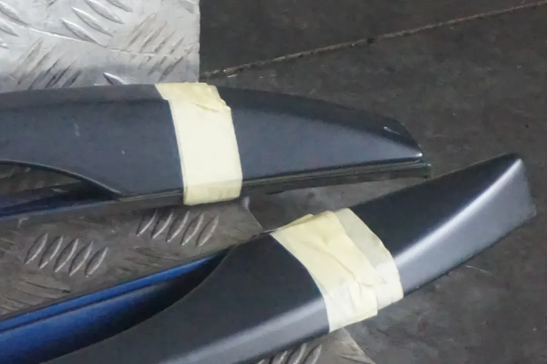 Set Roof Railing Bars Left Right N/O/S Le Mans Blue to BMW 5 Series E61 Touring with Part number 7079946 BMW 5 Series E61 Touring Set Roof Railing Bars Left Right N/O/S Le Mans Blue - SKU 7079945-LMB - Part number 7079946