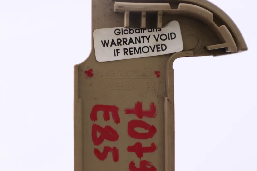 Osłona górna tył prawy beżowy do BMW Z4 E85 o numerze 7079986 BMW Z4 E85 Osłona górna tył prawy beżowy - SKU 7079986 - Numer Części 7079986